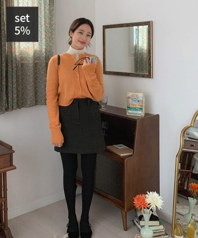 Margaret 马海毛开衫（35% 羊毛）+ Nar Polar T 恤 + Her Skirt 女装购物中心DALTT